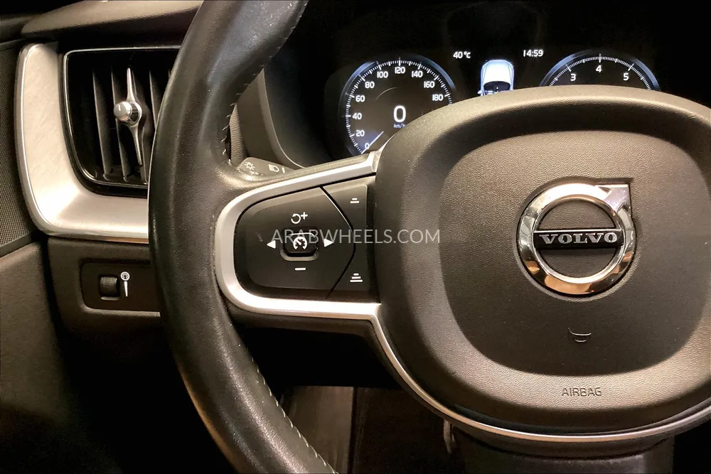 Volvo XC60 2020 for Sale in Sharjah Image-23