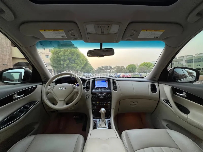 Infiniti QX50 2015 for Sale in Dubai Image-3