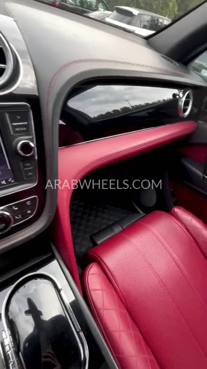 بينتلي بينتايجا 2018 for Sale in الشارقة Image-13