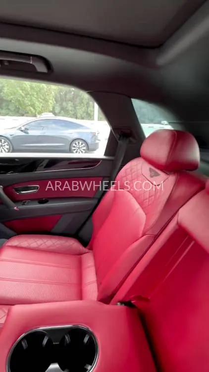 بينتلي بينتايجا 2018 for Sale in الشارقة Image-26