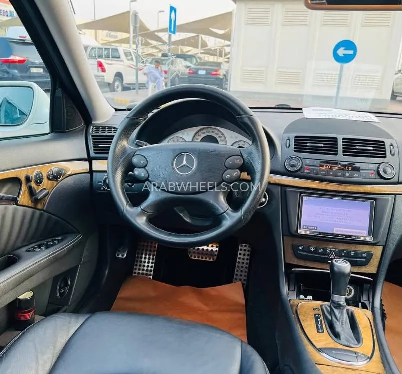 Mercedes Benz E Class 2008 for Sale in Sharjah Image-11
