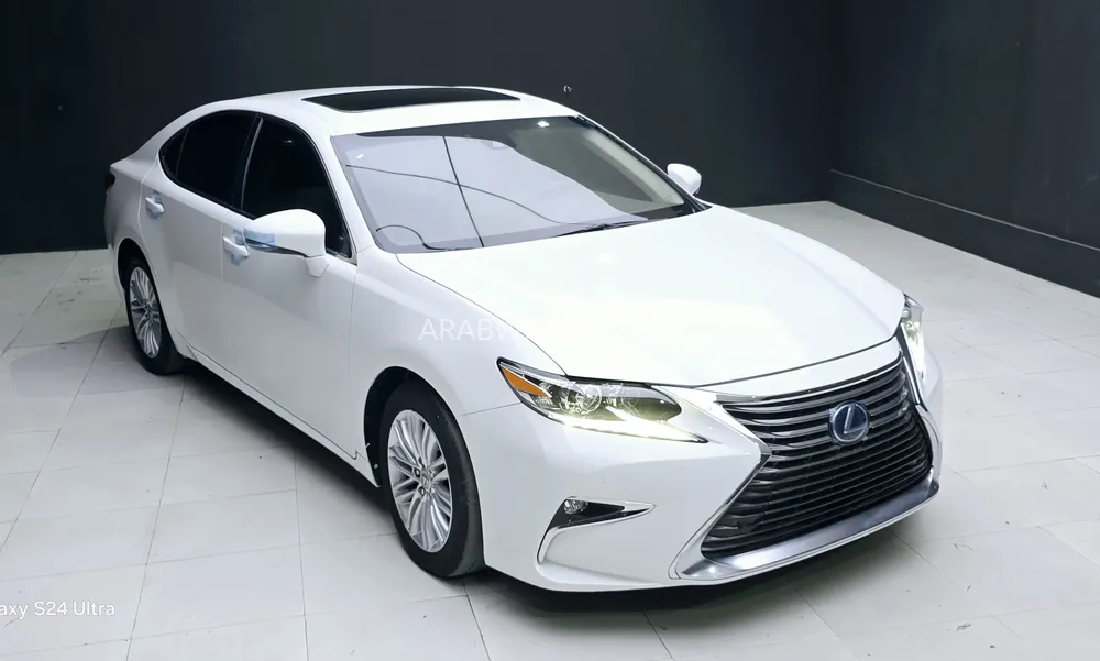 Lexus ES 2017 for Sale in Ajman Image-12