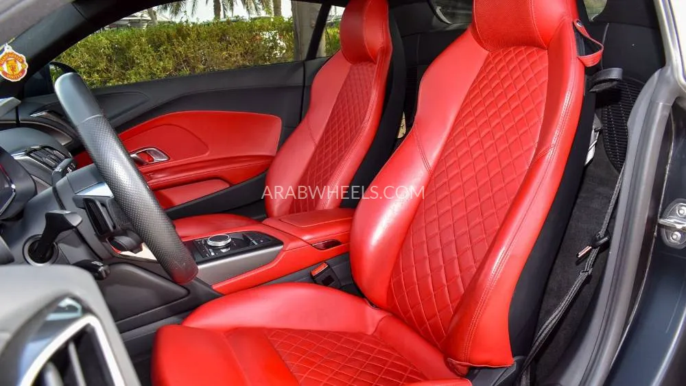 Audi R8 2018 for Sale in Dubai Image-7