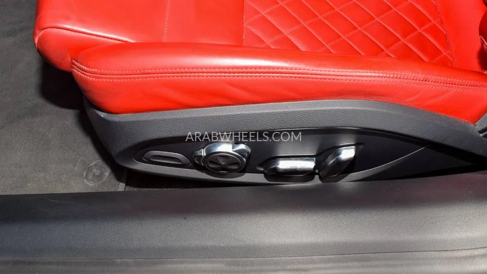 Audi R8 2018 for Sale in Dubai Image-8