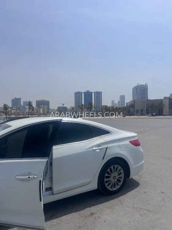 Hyundai Azera 2015 for Sale in Ajman Image-8