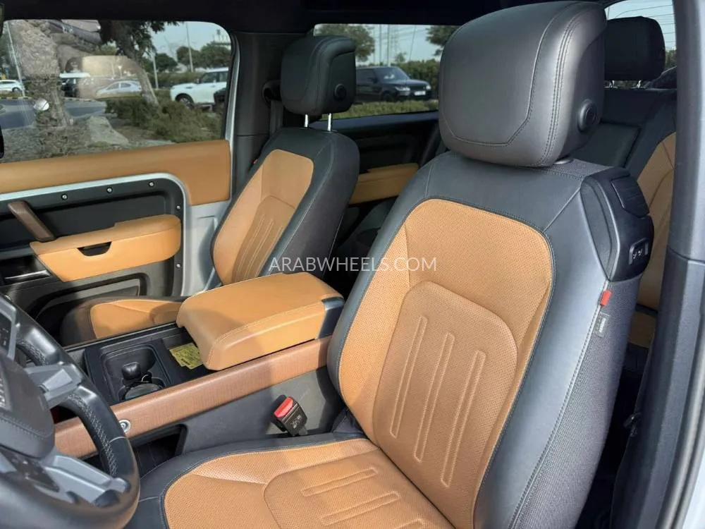 Land Rover Defender 2021 for Sale in Dubai Image-5