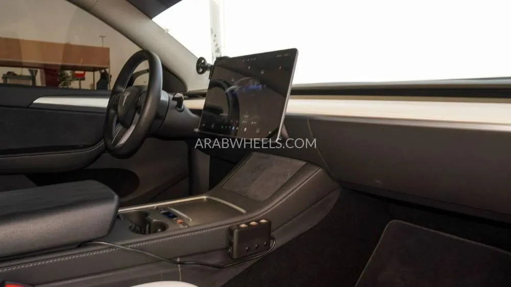 Tesla Model Y 2023 for Sale in Sharjah Image-11