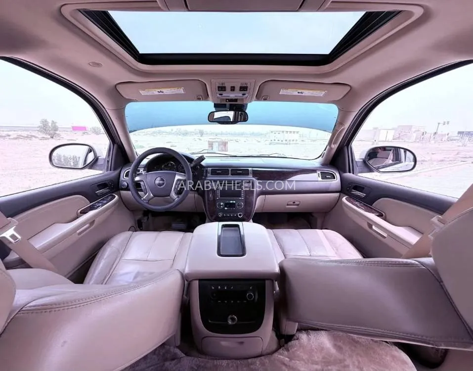 GMC Yukon 2008 for Sale in Ajman Image-6