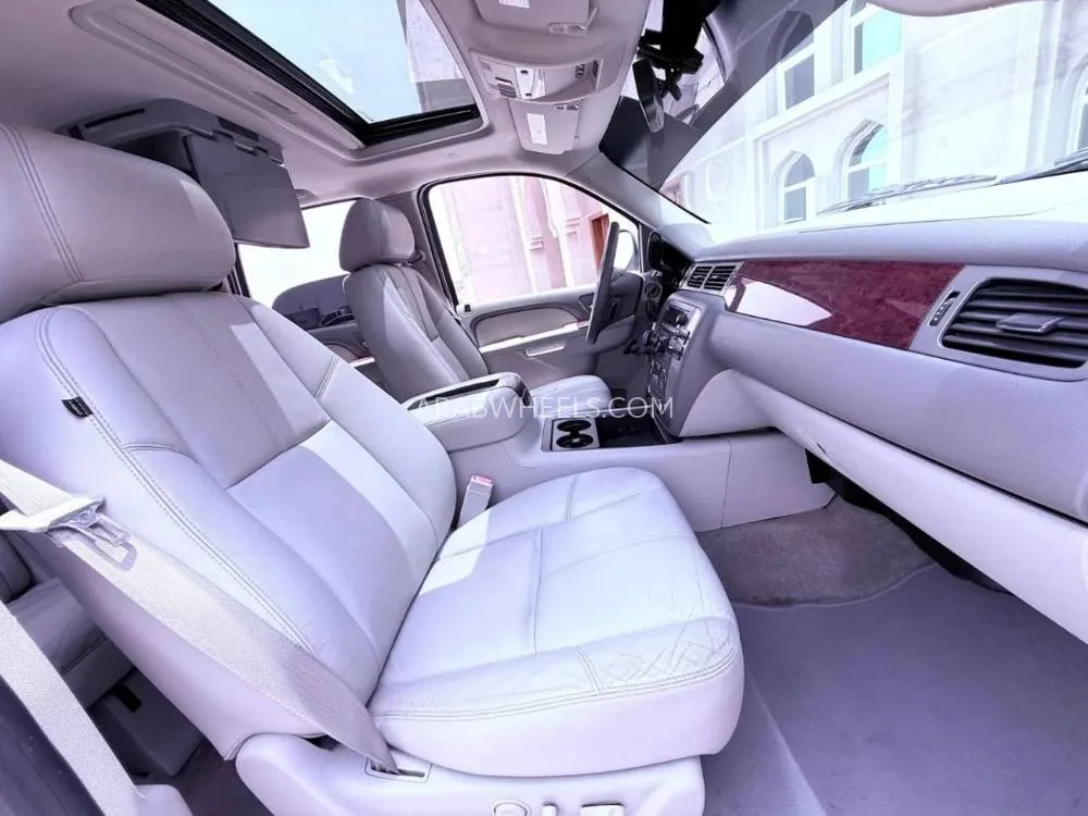 GMC Yukon 2013 for Sale in Ajman Image-8