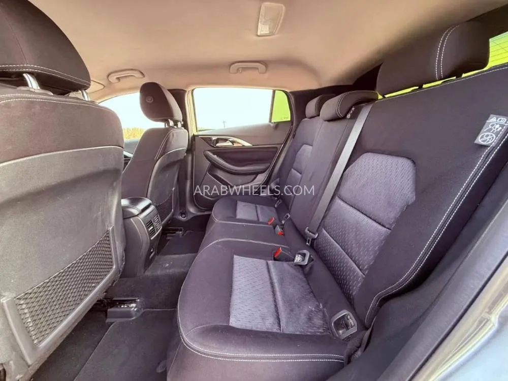 إنفينيتي Q30 2019 for Sale in عجمان Image-7