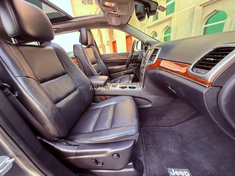 Jeep Cherokee 2011 for Sale in Ajman Image-8