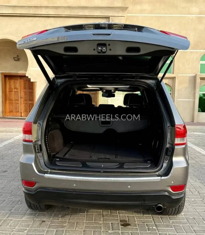 Jeep Cherokee 2011 for Sale in Ajman Image-12