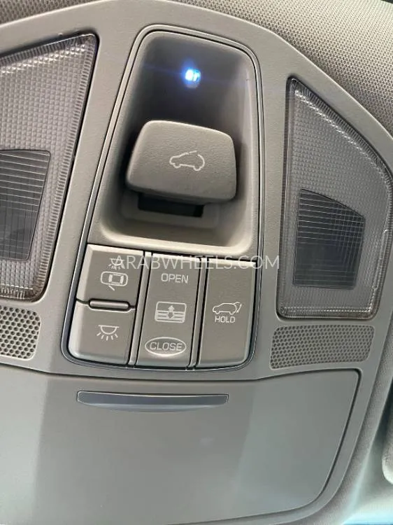 Hyundai Santa Fe 2017 for Sale in Ajman Image-4