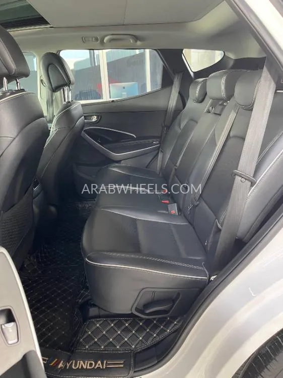 Hyundai Santa Fe 2017 for Sale in Ajman Image-13