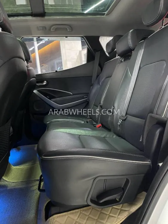 Hyundai Santa Fe 2017 for Sale in Ajman Image-16