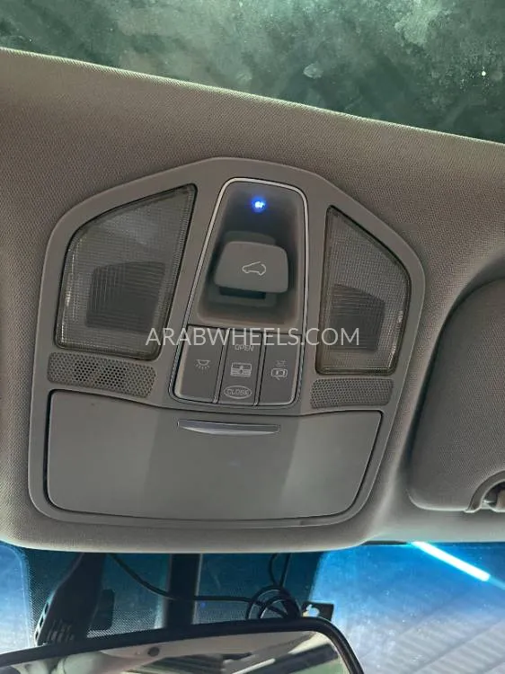 Hyundai Santa Fe 2017 for Sale in Ajman Image-9