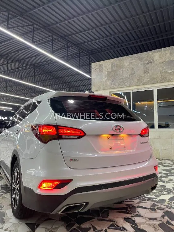 Hyundai Santa Fe 2017 for Sale in Ajman Image-16