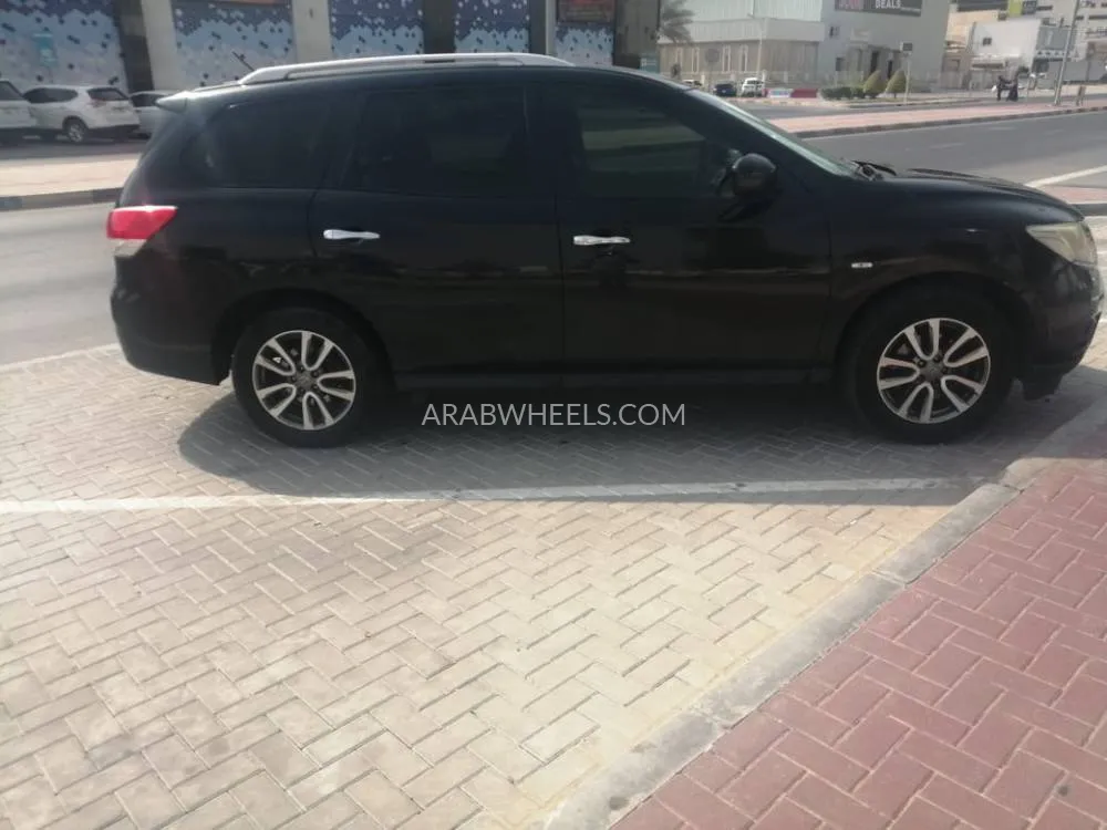 Nissan Pathfinder 2015 for Sale in Dubai Image-2