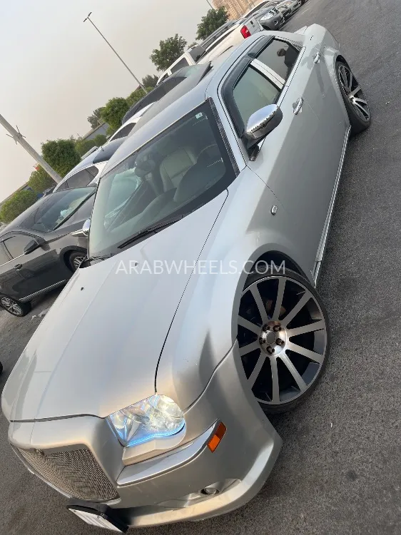 Chrysler 300 2006 for Sale in Abu Dhabi Image-8