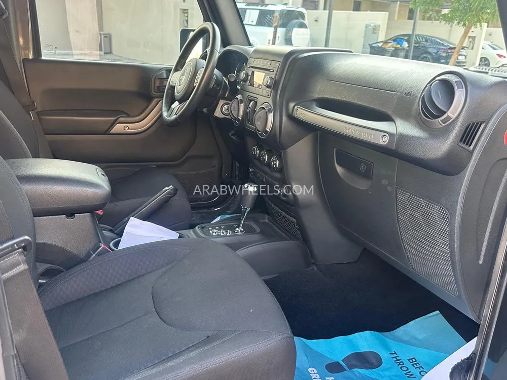 Jeep Wrangler 2017 for Sale in Dubai Image-9