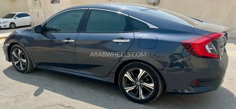 Honda Civic 2021 for Sale in Ajman Image-4
