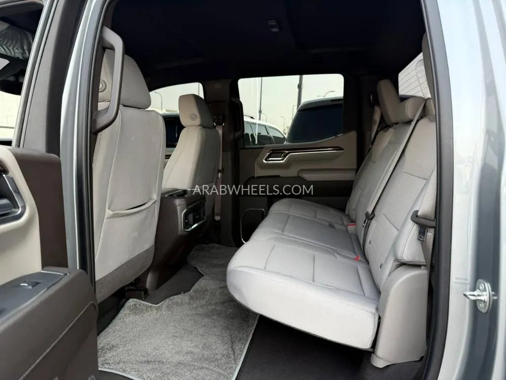 GMC Sierra 2024 for Sale in Abu Dhabi Image-8