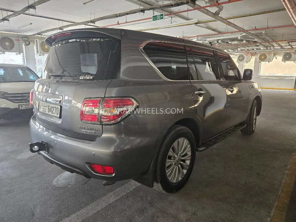 Nissan Patrol 2017 for Sale in Sharjah Image-9