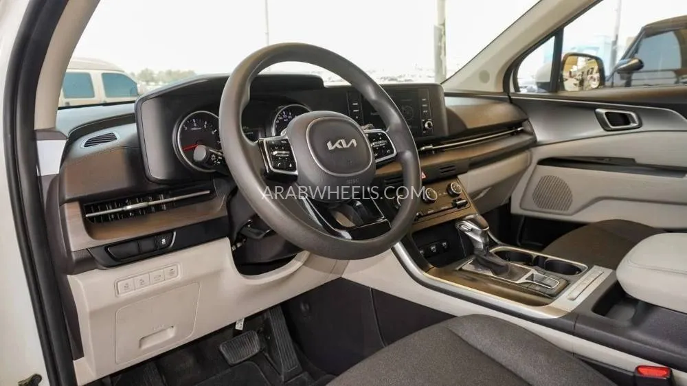 Kia Carnival 2022 for Sale in Sharjah Image-8