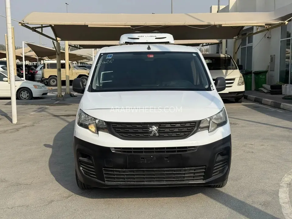 Peugeot Partner 2022 for Sale in Sharjah Image-2