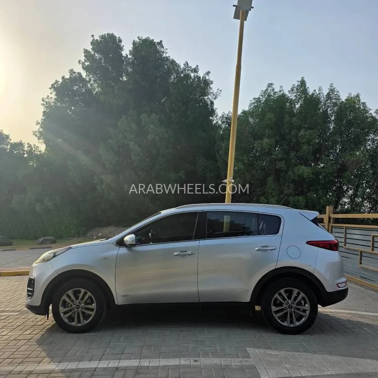 Kia Sportage 2016 for Sale in Sharjah Image-11