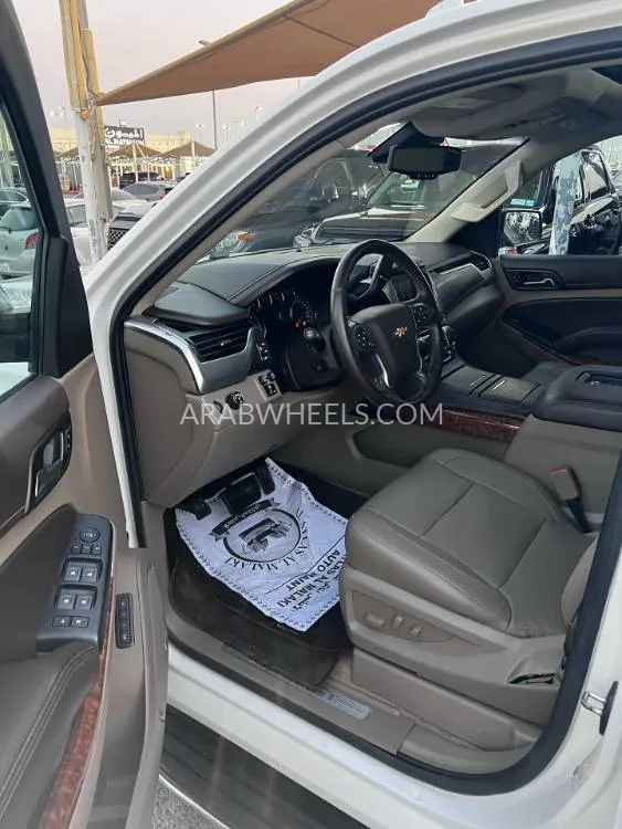 Chevrolet Tahoe 2018 for Sale in Sharjah Image-4
