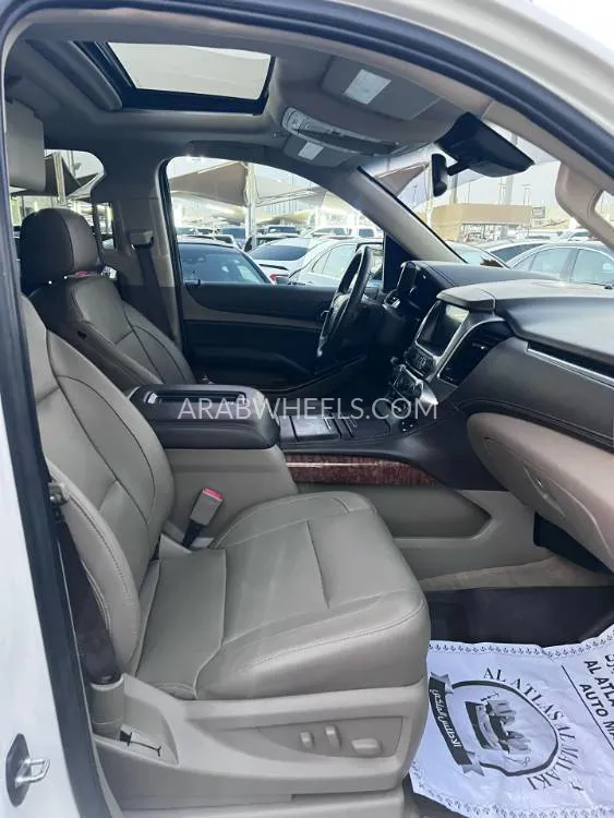 Chevrolet Tahoe 2018 for Sale in Sharjah Image-7