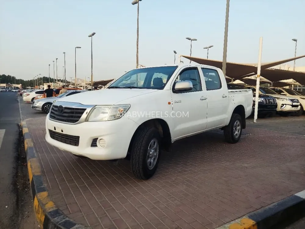 Toyota Hilux 2013 for Sale in Sharjah Image-4