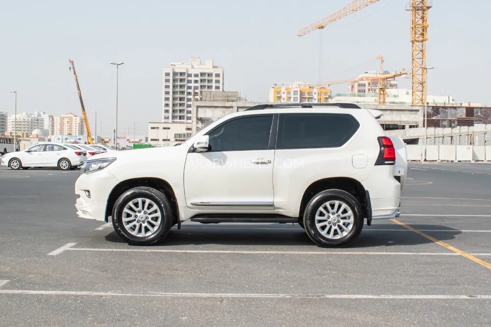 تويوتا لاند كروزر برادو 2017 for Sale in دبي Image-3