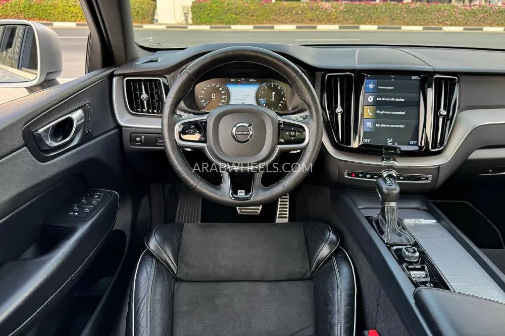 فولفو إكس سي 60 2018 for Sale in دبي Image-11