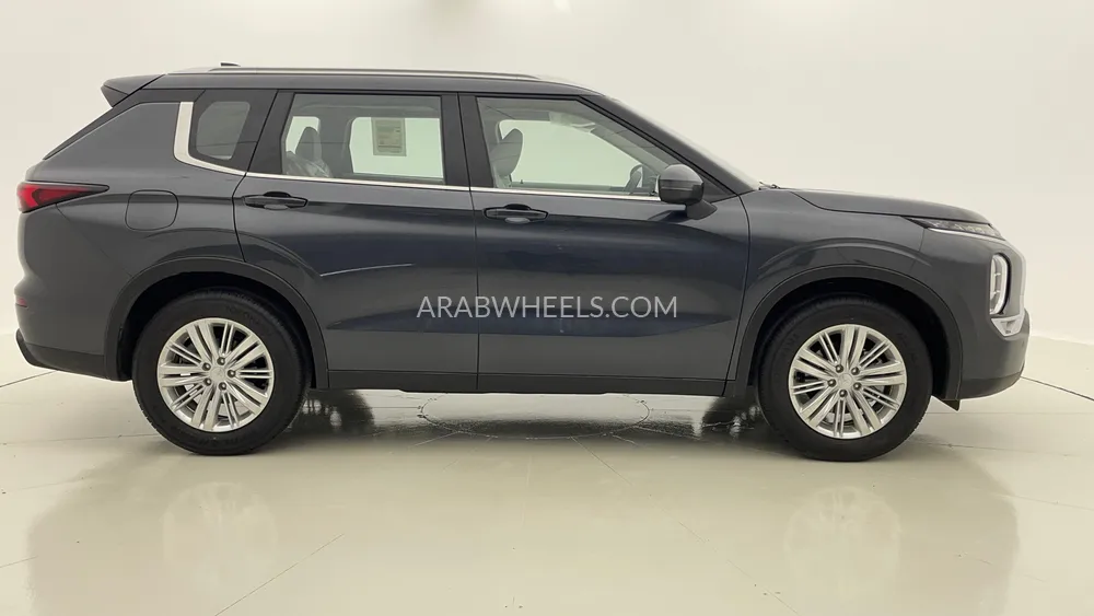 Mitsubishi Outlander 2025 for Sale in Dubai Image-2