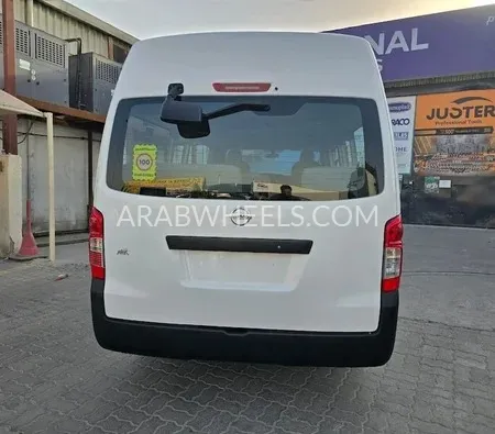 Nissan Urvan 2019 for Sale in Dubai Image-7