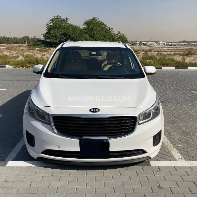 Kia Carnival 2016 for Sale in Sharjah Image-2