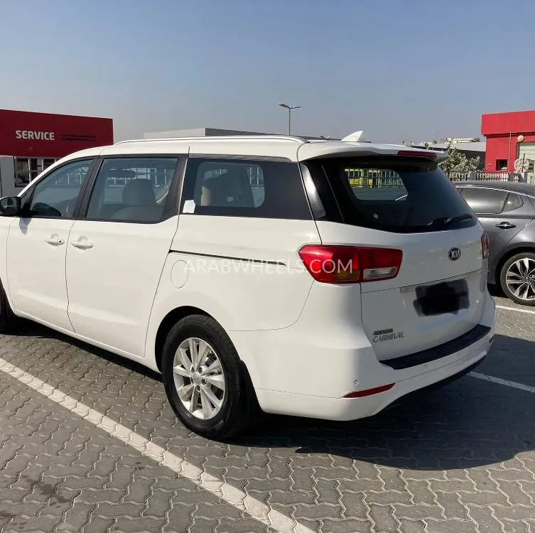 Kia Carnival 2016 for Sale in Sharjah Image-7