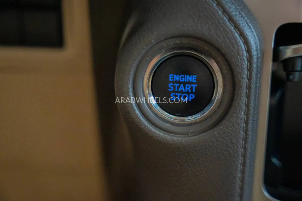 Toyota Land Cruiser Prado 2022 for Sale in Umm Al Quwain Image-9