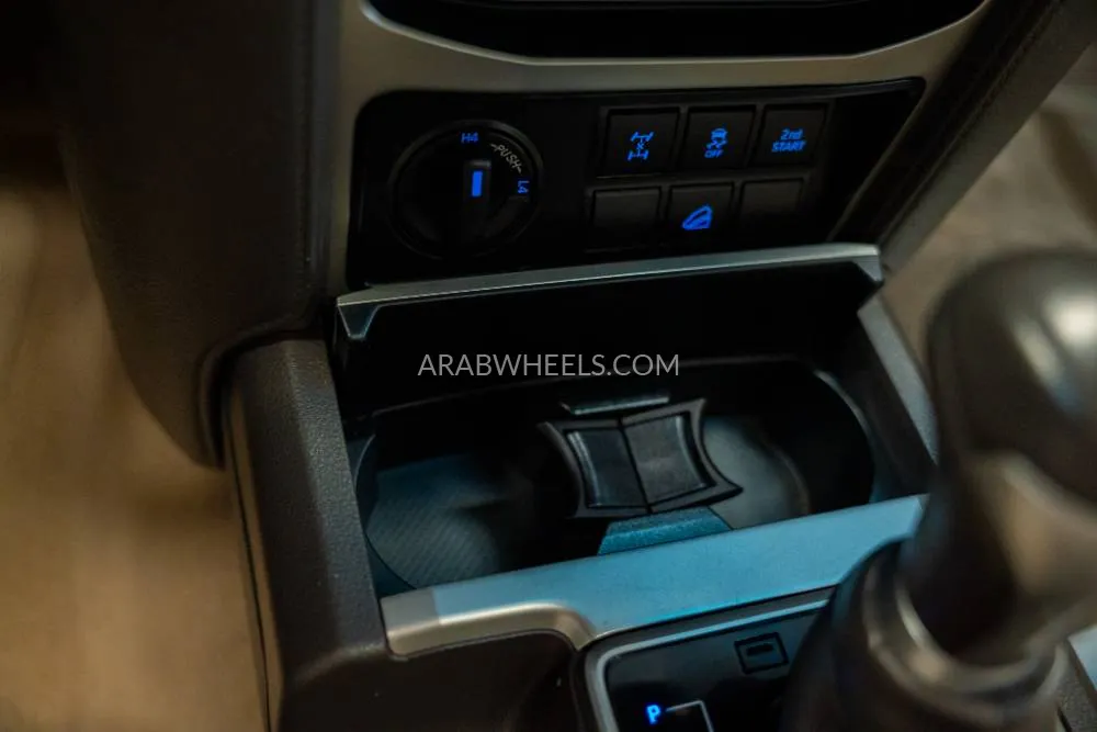 Toyota Land Cruiser Prado 2022 for Sale in Umm Al Quwain Image-12