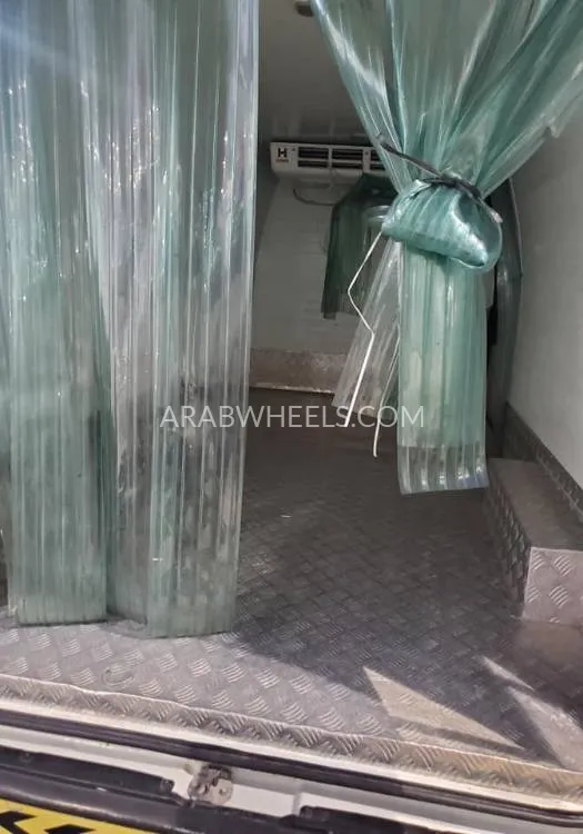 Toyota Hiace 2017 for Sale in Sharjah Image-7