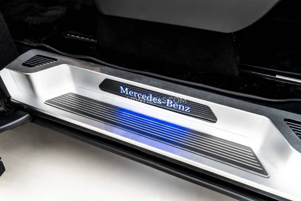 Mercedes Benz V Class 2022 for Sale in Dubai Image-11