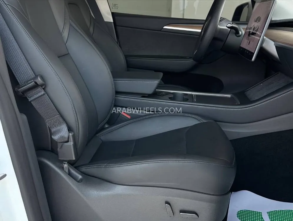 Tesla Model Y 2024 for Sale in Abu Dhabi Image-10
