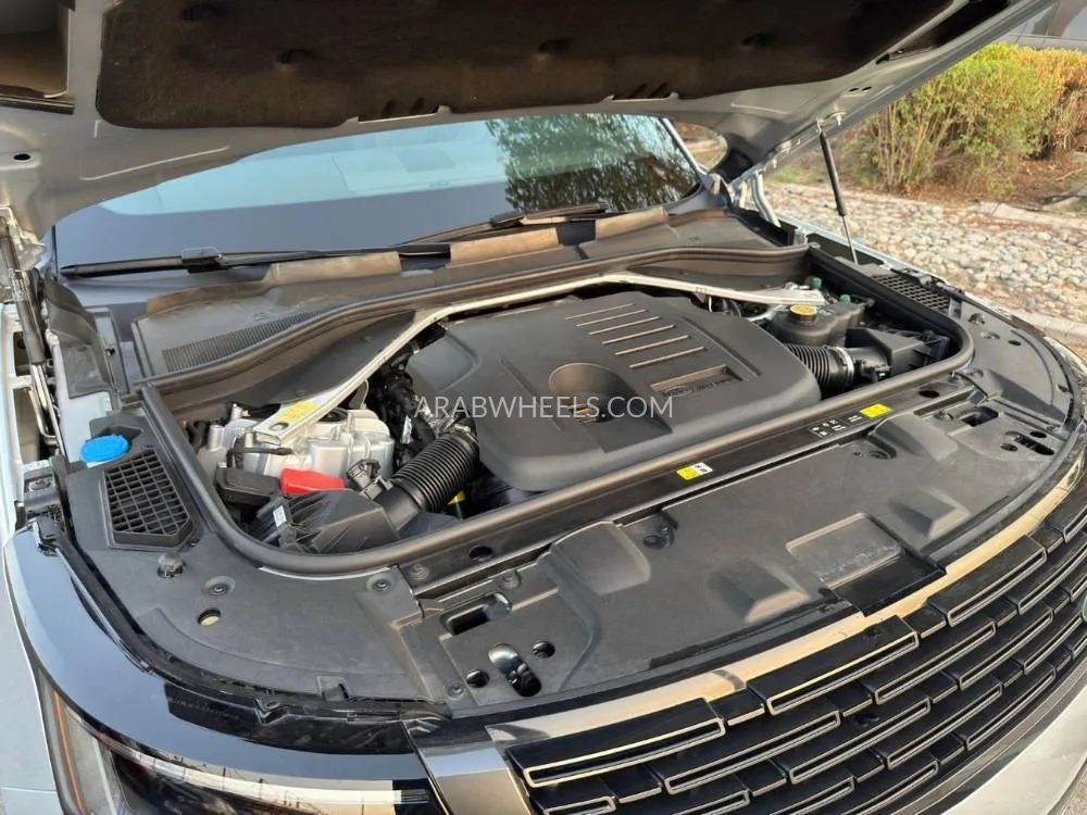 Land Rover Range Rover 2024 for Sale in Dubai Image-2