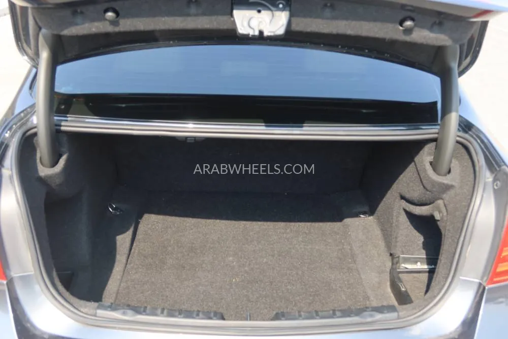 بي إم دبليو الفئة الثالثة 2015 for Sale in دبي Image-8