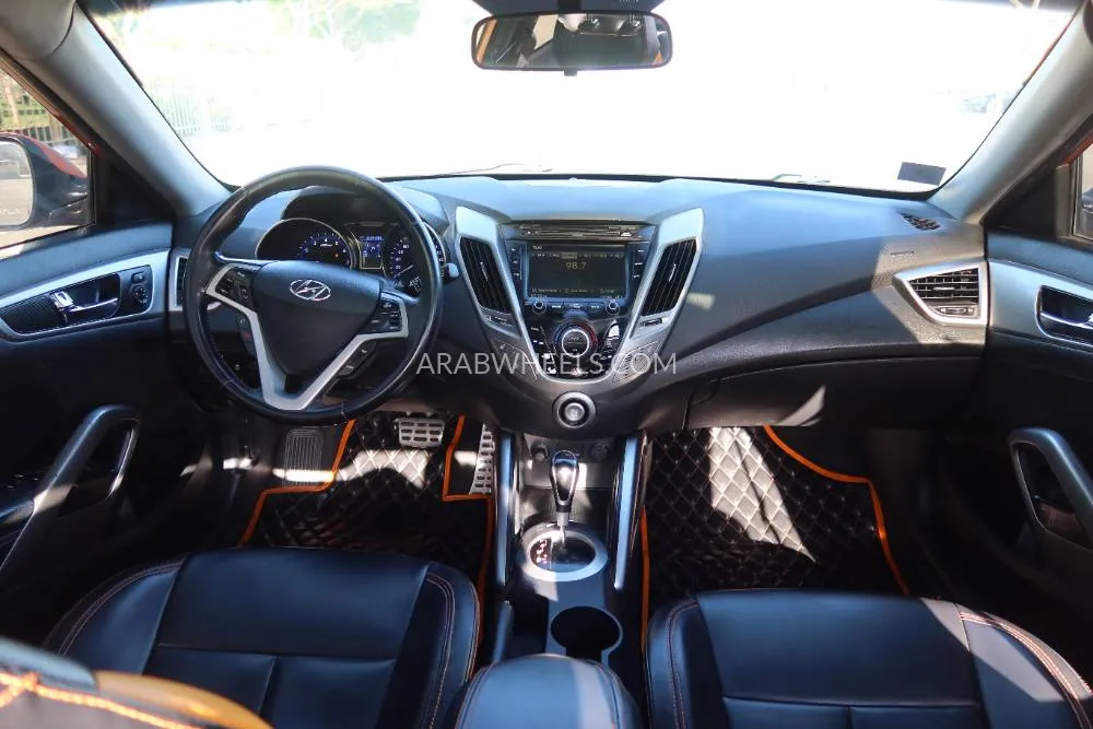 Hyundai Veloster 2015 for Sale in Dubai Image-11