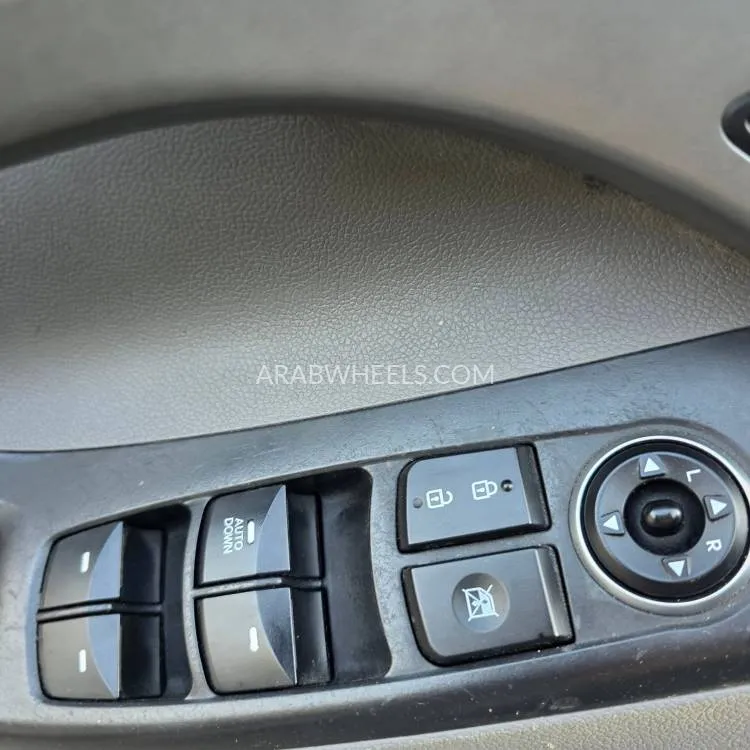 Hyundai Elantra 2015 for Sale in Sharjah Image-7