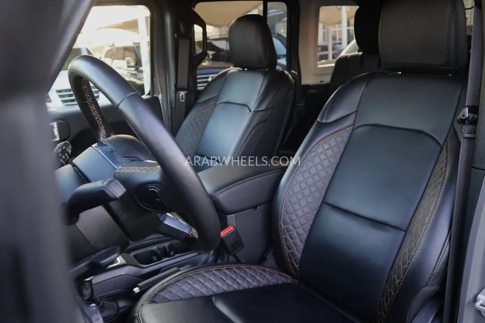 Jeep Wrangler 2023 for Sale in Sharjah Image-4