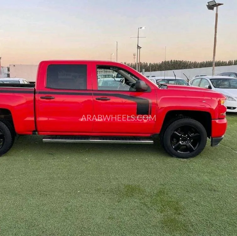 Chevrolet Silverado 2018 for Sale in Sharjah Image-4